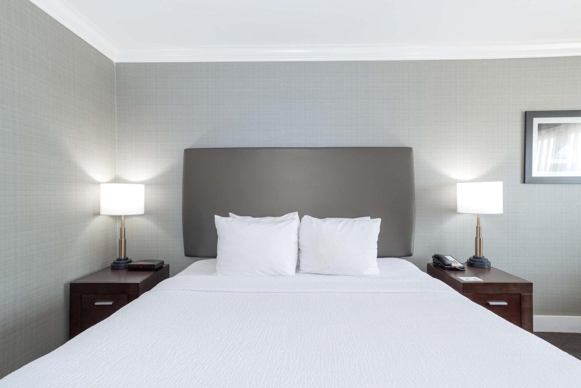 Sandman Hotel Saskatoon Buitenkant foto